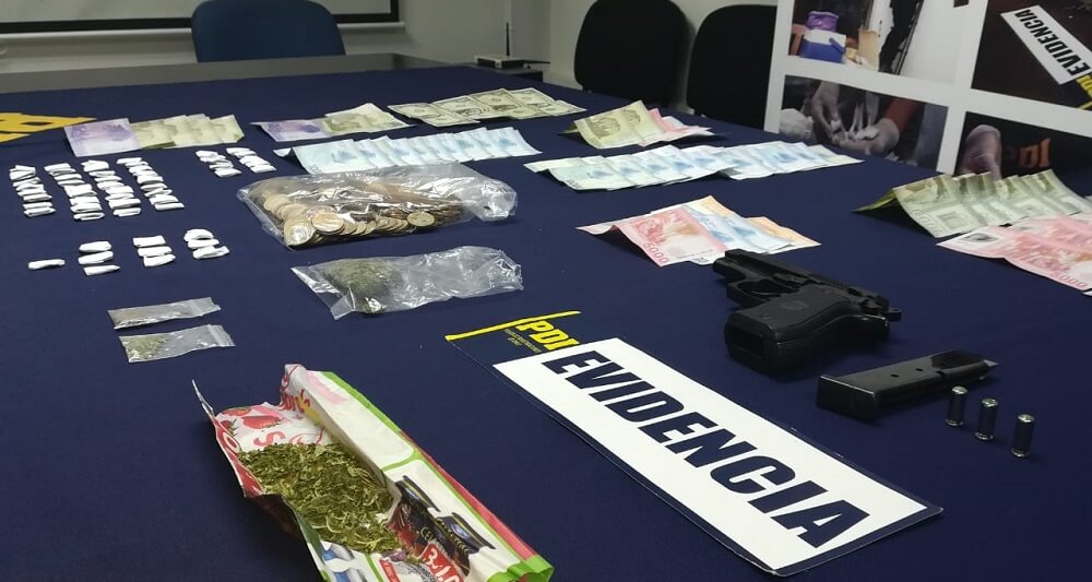  Policía de Investigaciones de Chile (PDI) Concepción «detuvo a tres personas y decomisó droga en la comuna de Penco»