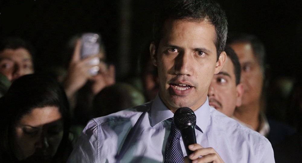  Asambleísta afirma que EEUU pasa factura a Guaidó tras acusaciones de corrupción en Colombia