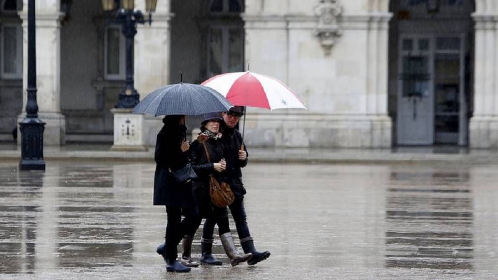 A prepararse: «hoy domingo por la noche llegarían las lluvias a Santiago»