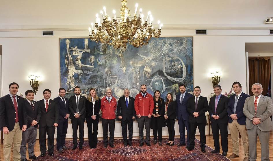 Ministro Fontaine se reúne con seremis y anuncia plan Todo Chile Emprende