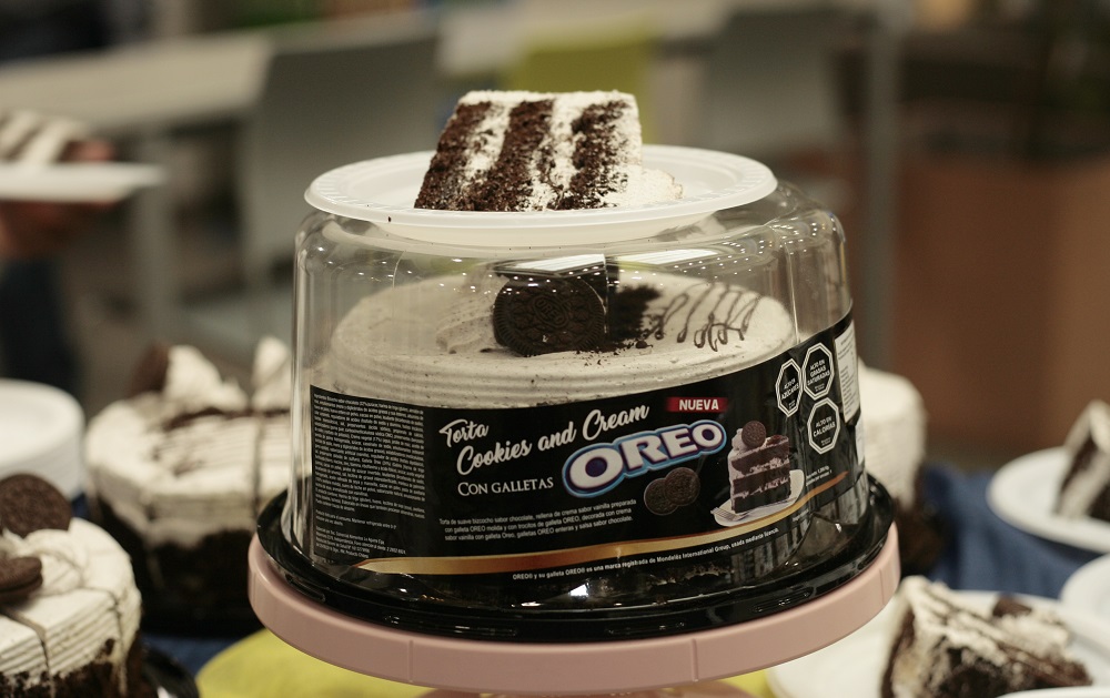  Emprendedoras sorprenden al mercado con torta Cookies and Cream con galleta Oreo