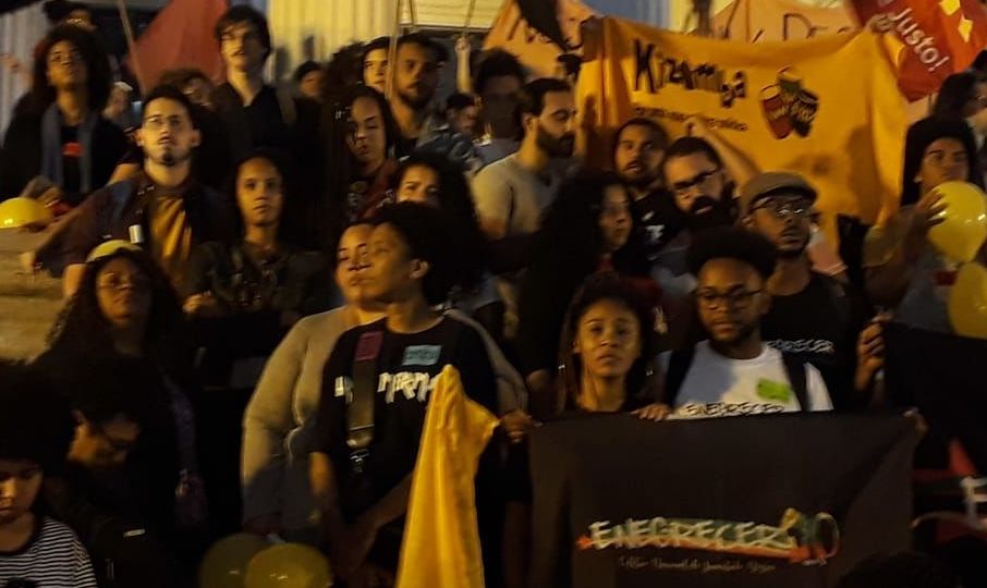  Cientos de personas protestan en Río contra el asesinato de una niña a manos de la policía