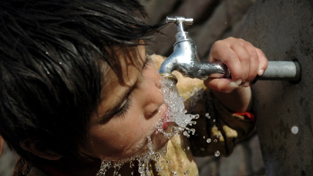 Los subsidios de agua y saneamiento deben beneficiar mejor a los pobres, dice un nuevo informe del Banco Mundial
