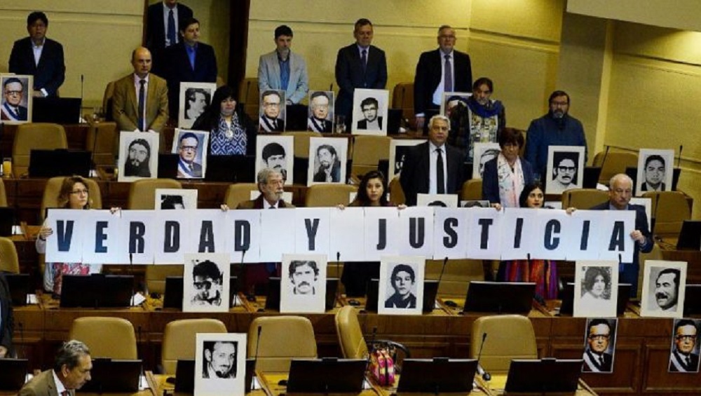  Cámara de Diputados rinde minuto de silencio por las víctimas de la Dictadura