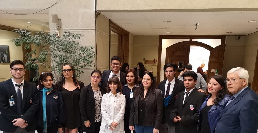  Diputada Cristina Girardi (PPD) presenta proyecto que busca prohibir uso de lacrimógenas en colegios