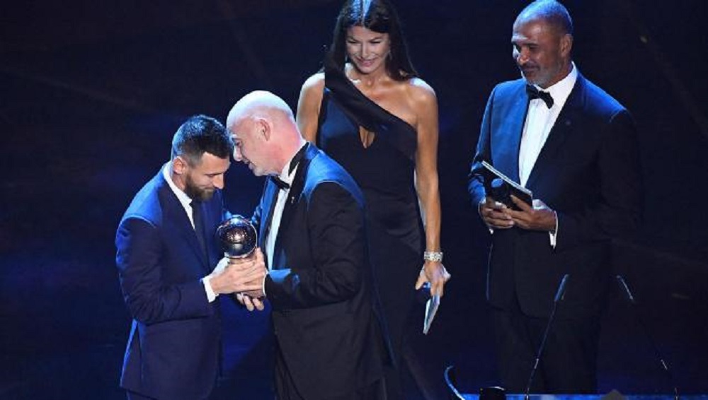  El argentino Lionel Messi obtuvo el premio «The Best» que otorga la FIFA al mejor jugador de la pasada temporada