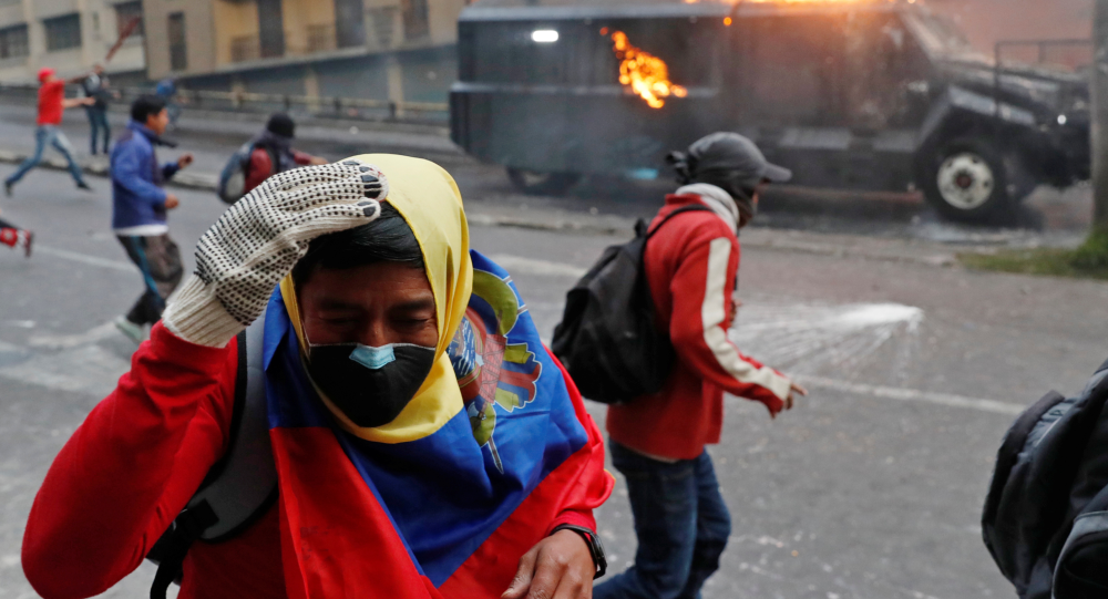  Militares evacúan sede del Gobierno de Ecuador ante protestas (video)
