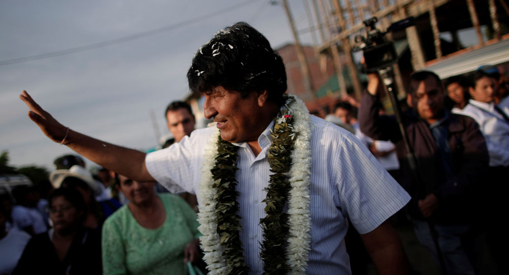  Evo Morales celebra «un triunfo más» y asegura conservar la mayoría en el Parlamento