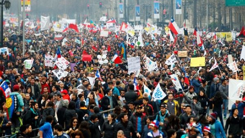  Más de 820.000 mil personas participan de la «marcha más grande de Chile»
