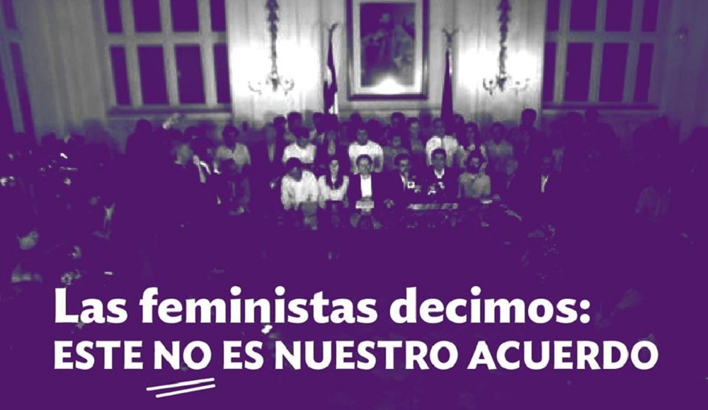 Coordinadora Feminista 8M rechaza el acuerdo de los parlamentarios y realiza acción relámpago en la Plaza de la Dignidad