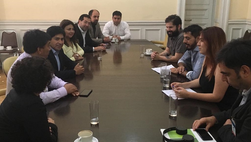  Representantes del FA se reúnen con Asociación de Municipalidades de Alcaldes Mapuche para abordar su inclusión en el proceso constituyente