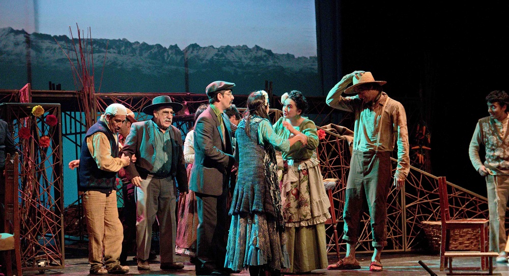  “Teatro en emergencia”: Mineros, campesinos y obreros traen su revolución al Teatro Nacional Chileno