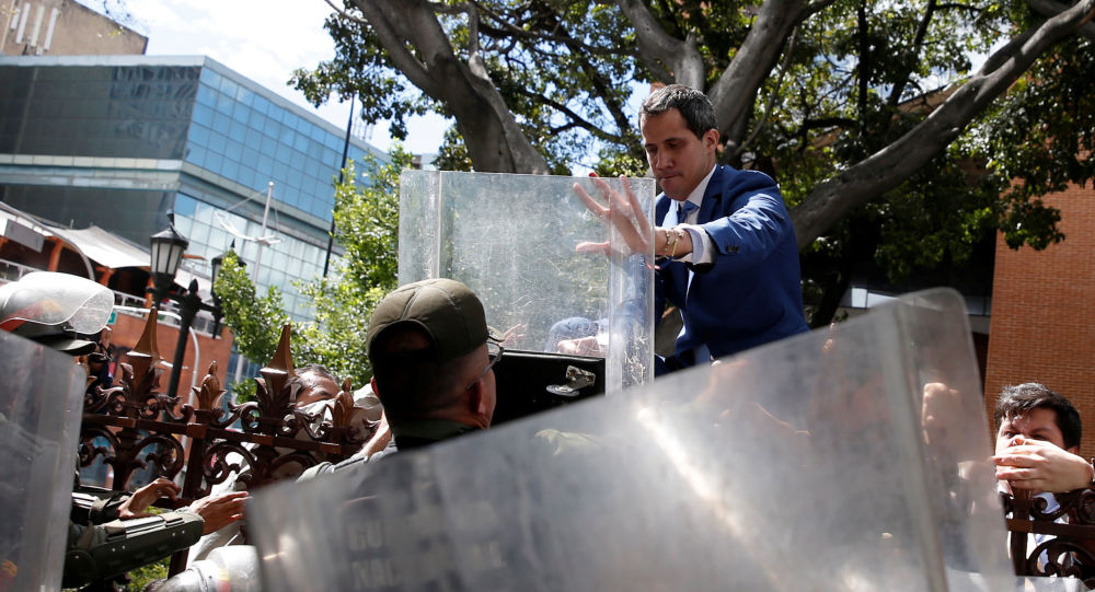  «Puro show»:  el vídeo que muestra cómo Guaidó no quiso entrar en el Parlamento
