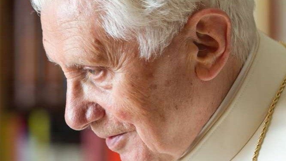  El papa emérito Benedicto XVI expresó su apoyo al celibato entre los clérigos
