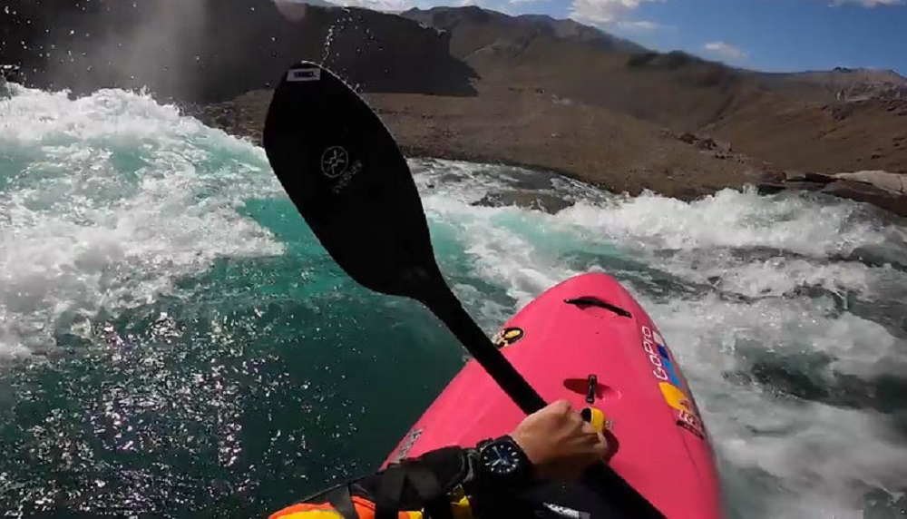  Desafiando la muerte | kayakista logra conquistar la cascada «Salto del Maule» de unos 40 metros de altura