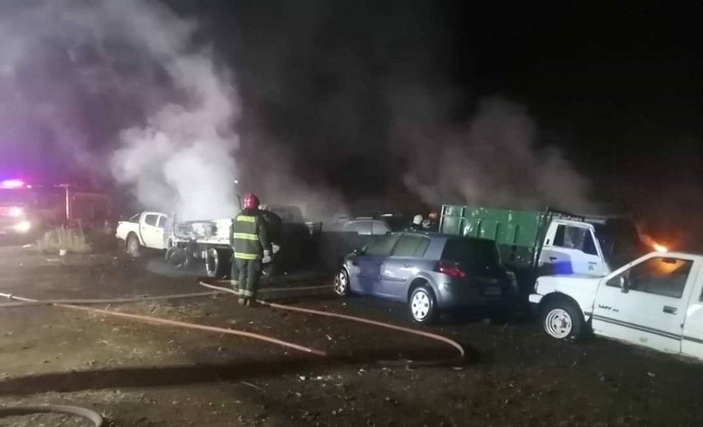  En la comuna de Collipulli desconocidos prenden fuego a 10 vehículos que estaban siendo resguardados por Carabineros