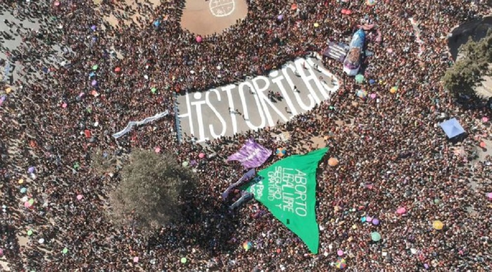  Pan y Rosas en la #Marcha8M: «El movimiento de mujeres debe tomar la posta de la consigna ¡Fuera Piñera!»