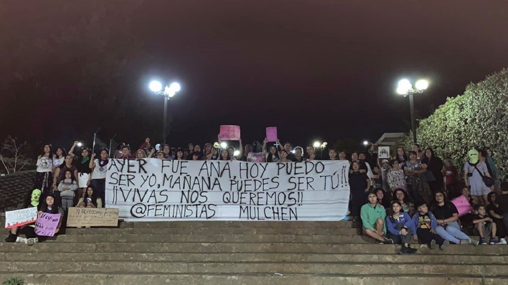  8M en la sureña comuna de Mulchén | Mujeres tomaron protagonismo y homenajearon a dos víctimas de femicidio 