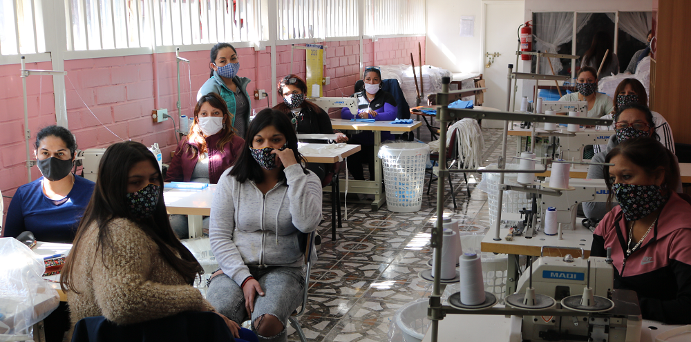  Internas de Centro Penitenciario de Temuco fabrican mascarillas para apoyar labor de equipos de salud