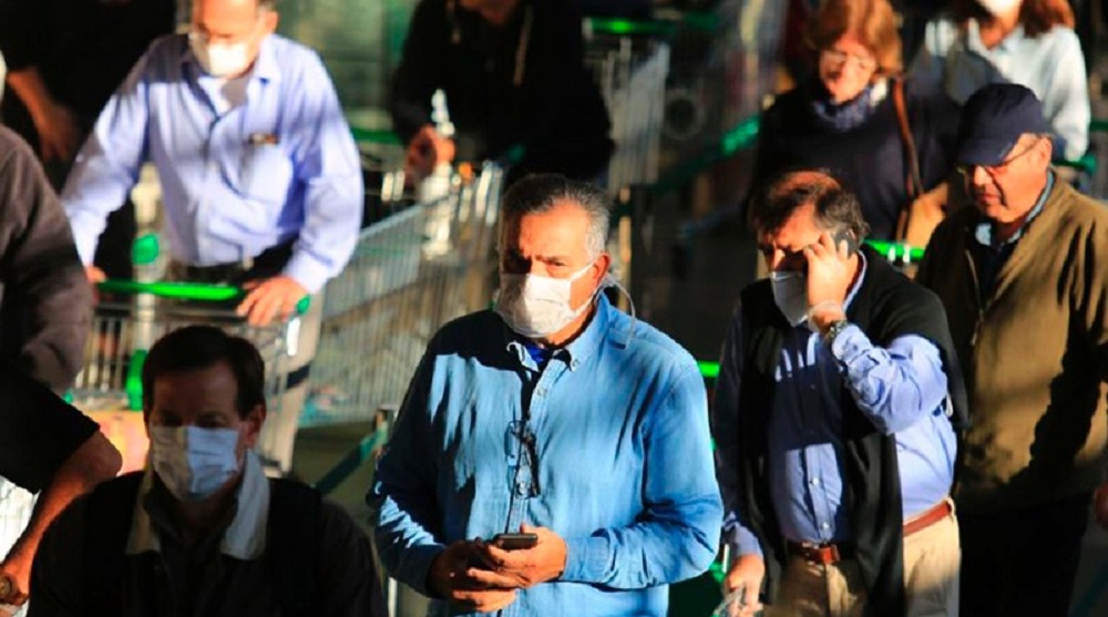  Académicos de la U. de Chile llaman a extremar las precauciones en recintos interiores, principalmente a través del uso de mascarillas, antiparras, y una ventilación frecuente