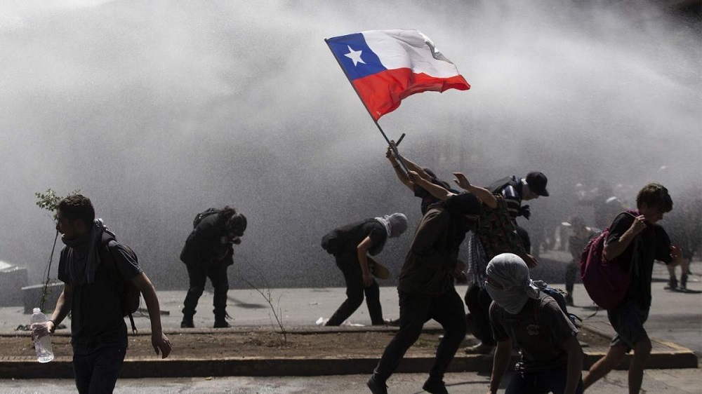  Carabineros da conocer un total de 116 efectivos policiales heridos tras masivas protestas