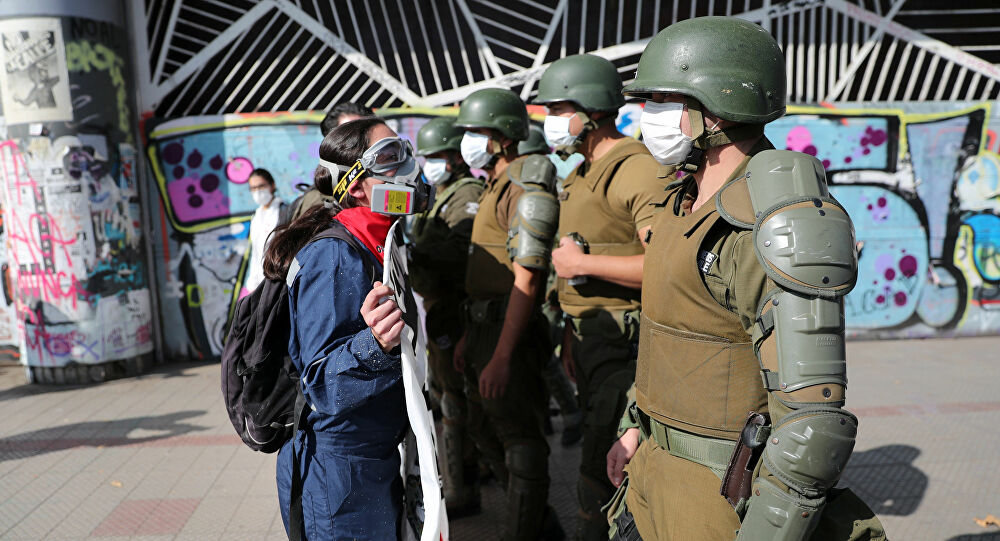 Carabineros detiene a decenas de personas en manifestación por el Día del Trabajador