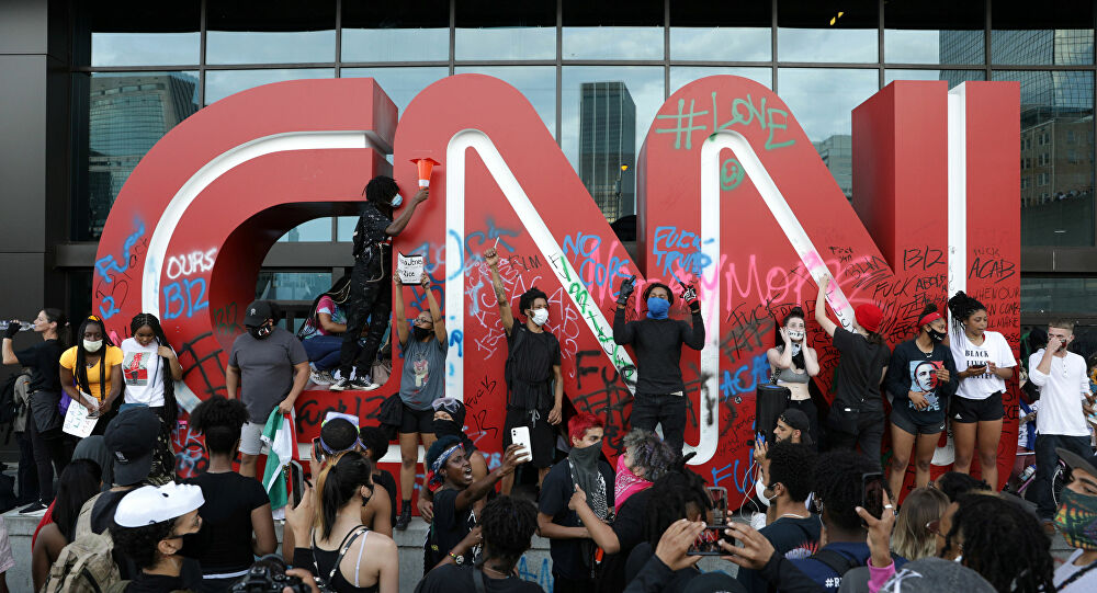  Manifestantes destrozan la sede de la CNN en Atlanta