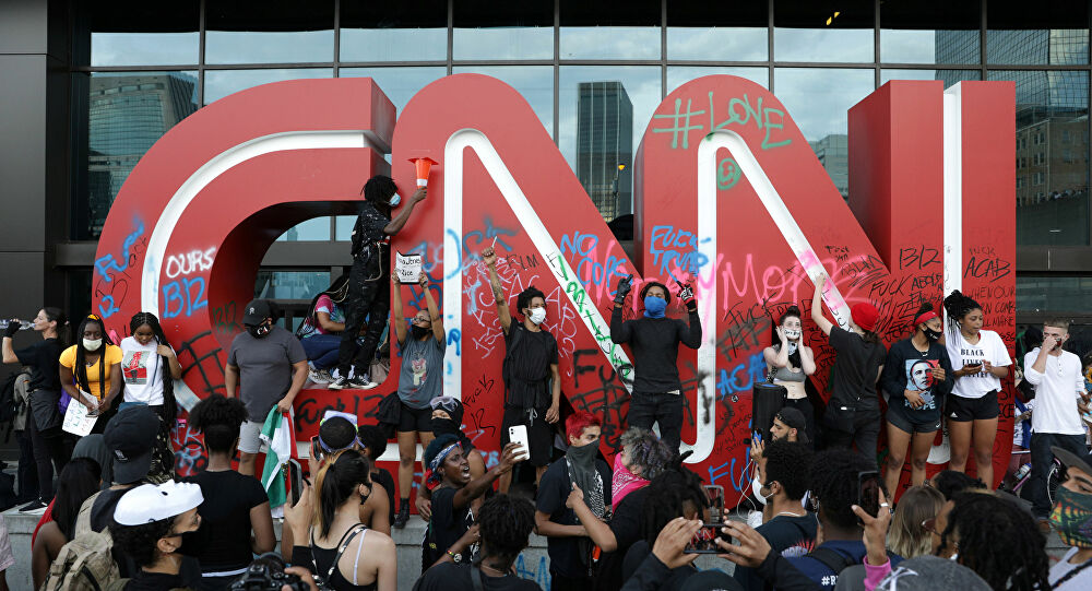 Manifestantes destrozan la sede de la CNN en Atlanta