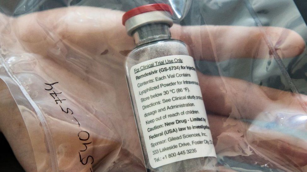 Ensayo de remdesivir muestra que medicamento acelera recuperación de COVID-19