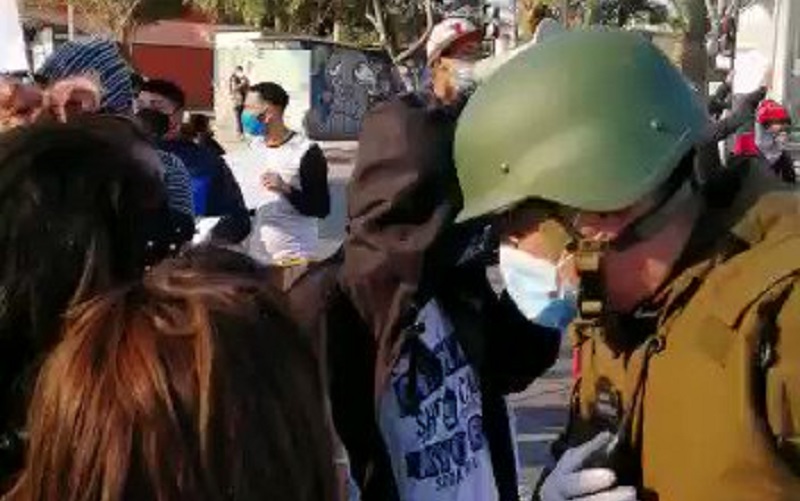  Protestas por el hambre: Vecinos de San Bernardo y Cerro Navia se cansaron y salieron a manifestarse contra el gobierno de Piñera acusando falta de ayuda durante la crisis