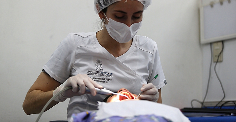 Expertos publican documento con recomendaciones para la atención odontológica segura en contexto de la pandemia