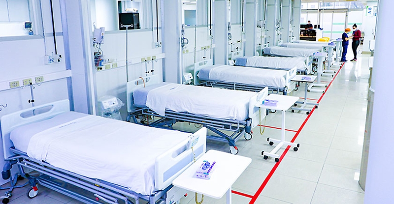  Hospital Clínico U. de Chile inaugura Unidad Crítica Covid con 25 nuevas camas críticas y un módulo auxiliar de urgencia