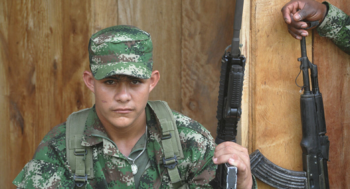  Senador de FARC reconoce reclutamiento de menores por antigua guerrilla colombiana
