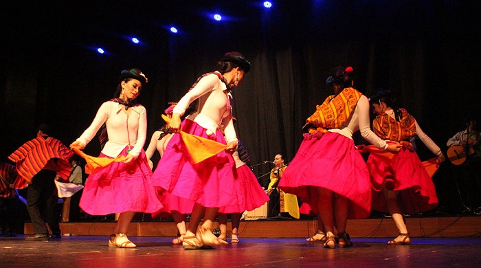 Universidad de La Frontera: “Recorriendo el Folklore nacional con Magia Chilena”