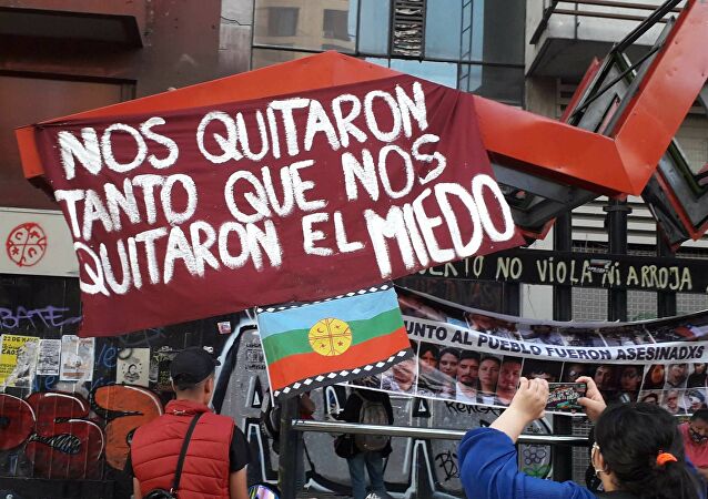 Ni Carabineros ni coronavirus impiden celebrar un año del estallido social en Chile