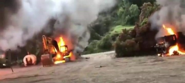  Un nuevo ataque incendiario en la comuna de Lautaro deja máquinas calcinadas | Fotos, video