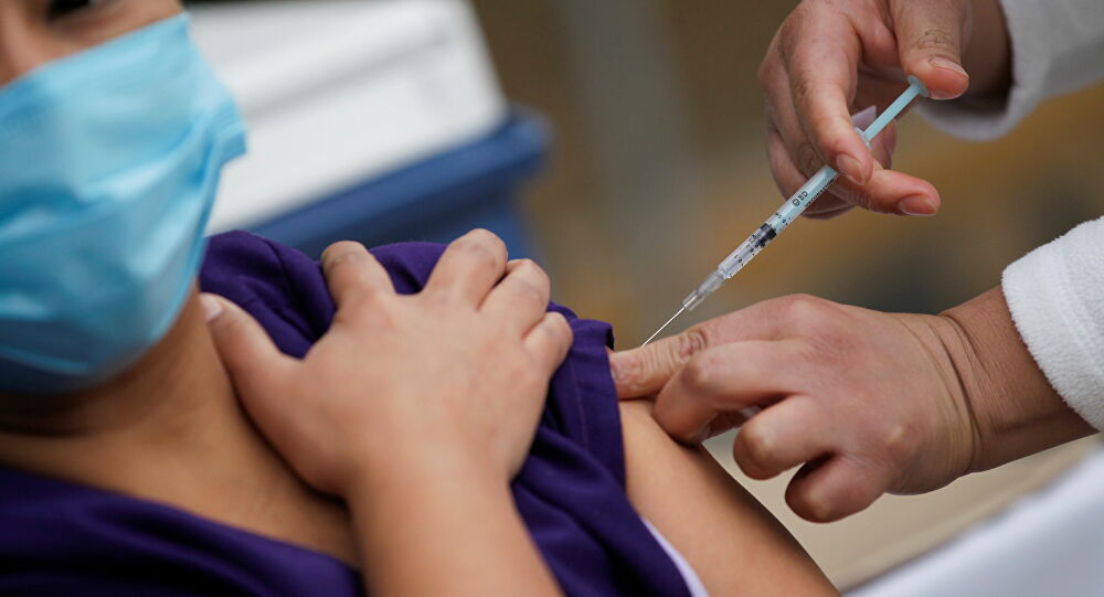  Una médica presenta una reacción grave a la vacuna anti-COVID-19 de Pfizer en México