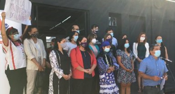 Machi Francisca Linconao con alcaldes, candidatos y candidatas