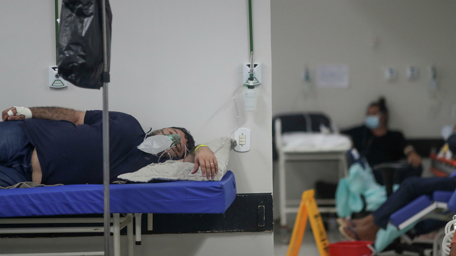 Los hospitales brasileños colapsan sin un plan nacional para combatir el coronavirus