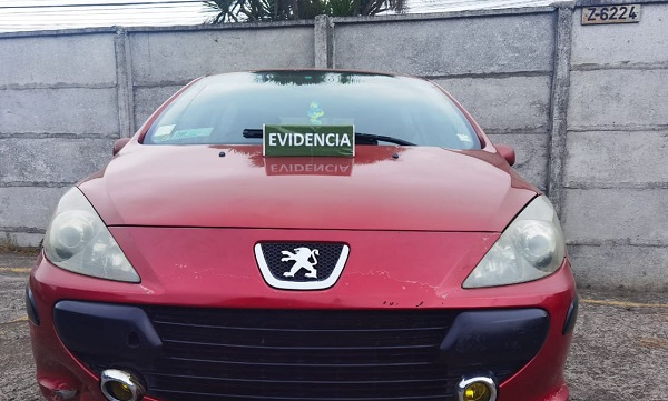  En la sureña comuna de Hualpén sorprenden a sujetos transitando en auto robado bajo intimidación en Talcahuano
