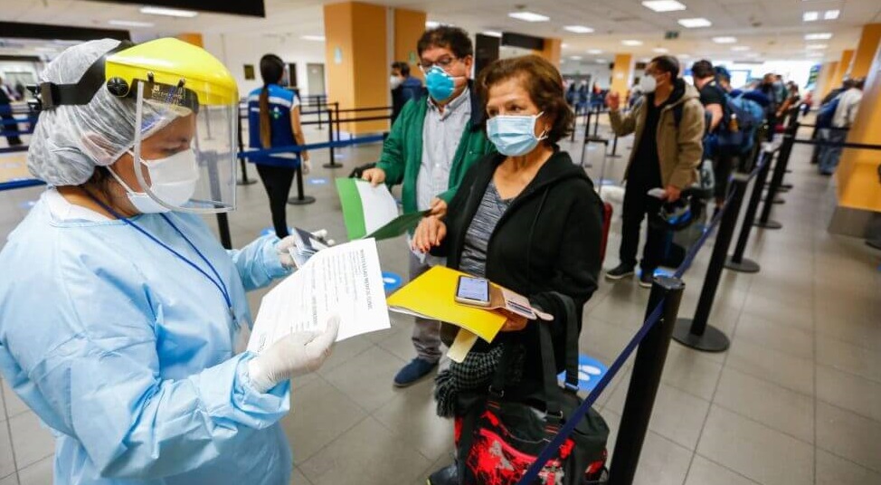  Aeropuertos de algunos países validan test rápidos antígenos COVID-19 para viajes internacionales