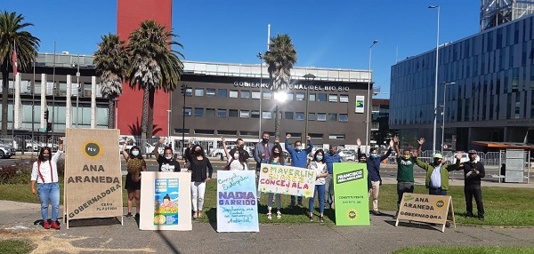 Género reutilizado y arpillera: Ecologistas inician propaganda en espacios públicos con ceroplásticos