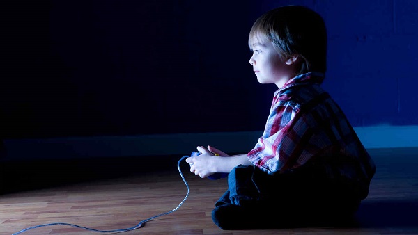  Premio Nacional de Medicina advierte sobre la peligrosa relación entre niños y videojuegos en cuarentena