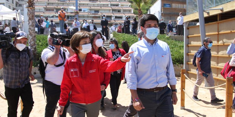 Ante llegada de nueva variante más contagiosa: gremios de la Salud denuncian negativa del gobierno a certificar calidad de las mascarillas mediante el Instituto de Salud Pública