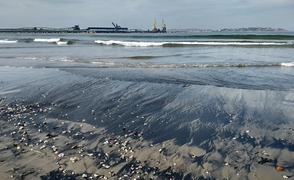  Corte de Apelaciones de Valparaíso reconoce el  impacto de los varamientos de carbón en la Bahía de Quintero