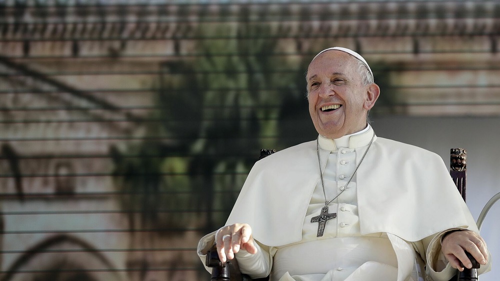 El papa Francisco supera una cirugía en el colon