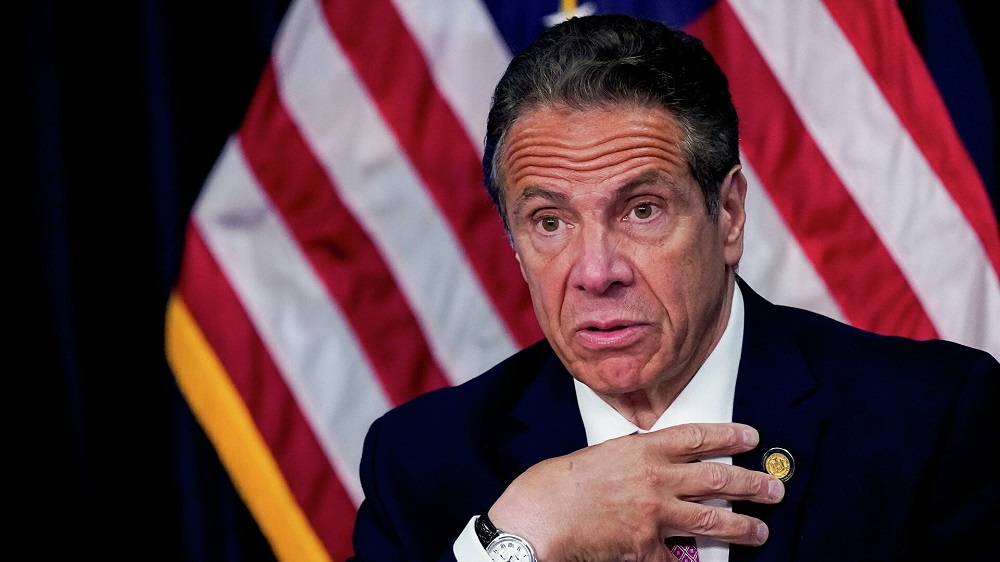  El gobernador de Nueva York renuncia ante acusaciones de acoso sexual