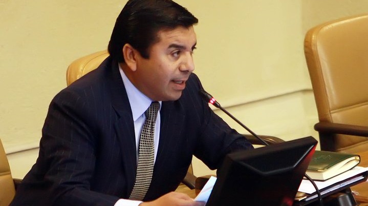 Diputado Pedro Velásquez fue inscrito como candidato a senador por el oficialismo a pesar de haber sido «condenado el 2007 por fraude al fisco»