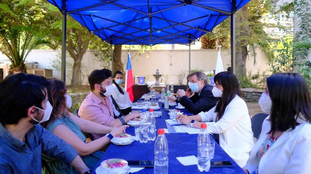 Gabriel Boric tras reunión con el Colmed: “Tenemos acuerdo con la Mesa Nacional del Colegio Médico en la columna vertebral de nuestro programa»