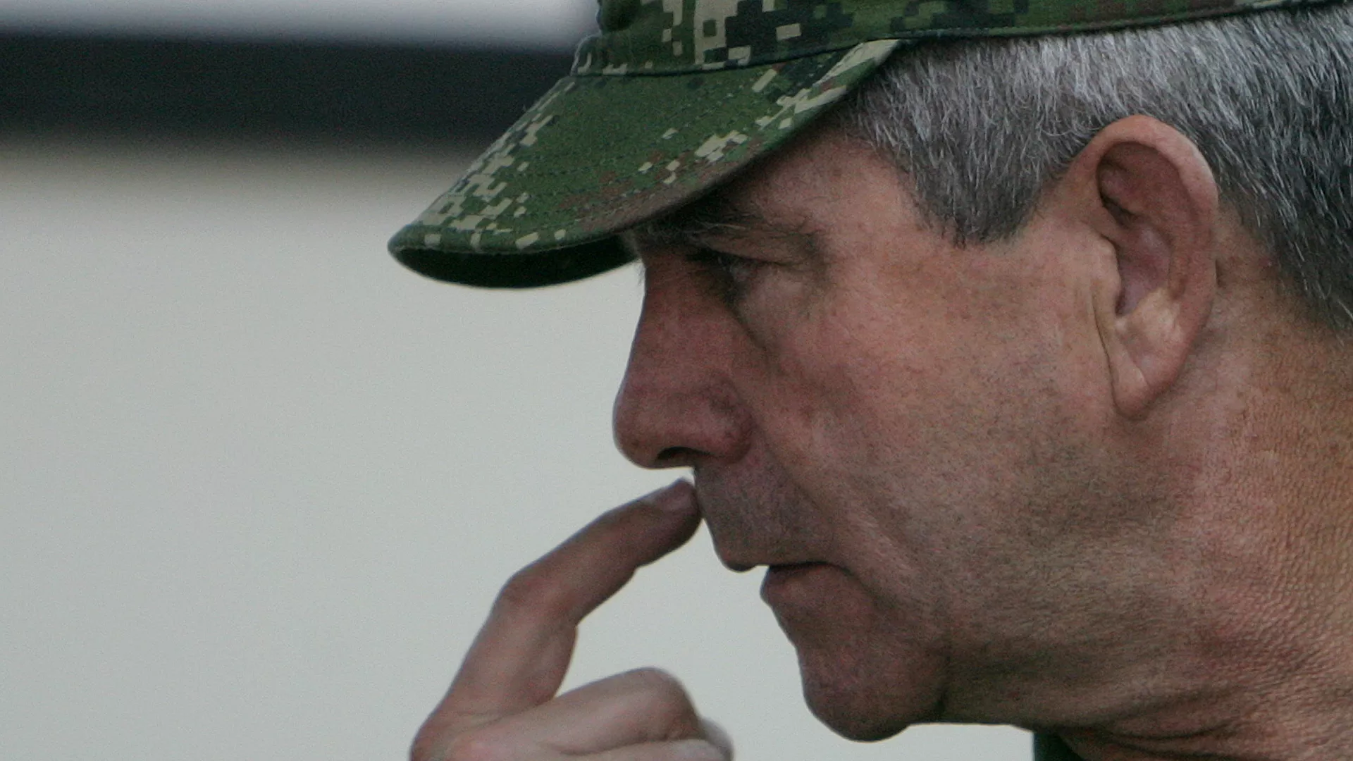 Excomandante de Ejército de Colombia insiste en desvincularse de falsos positivos